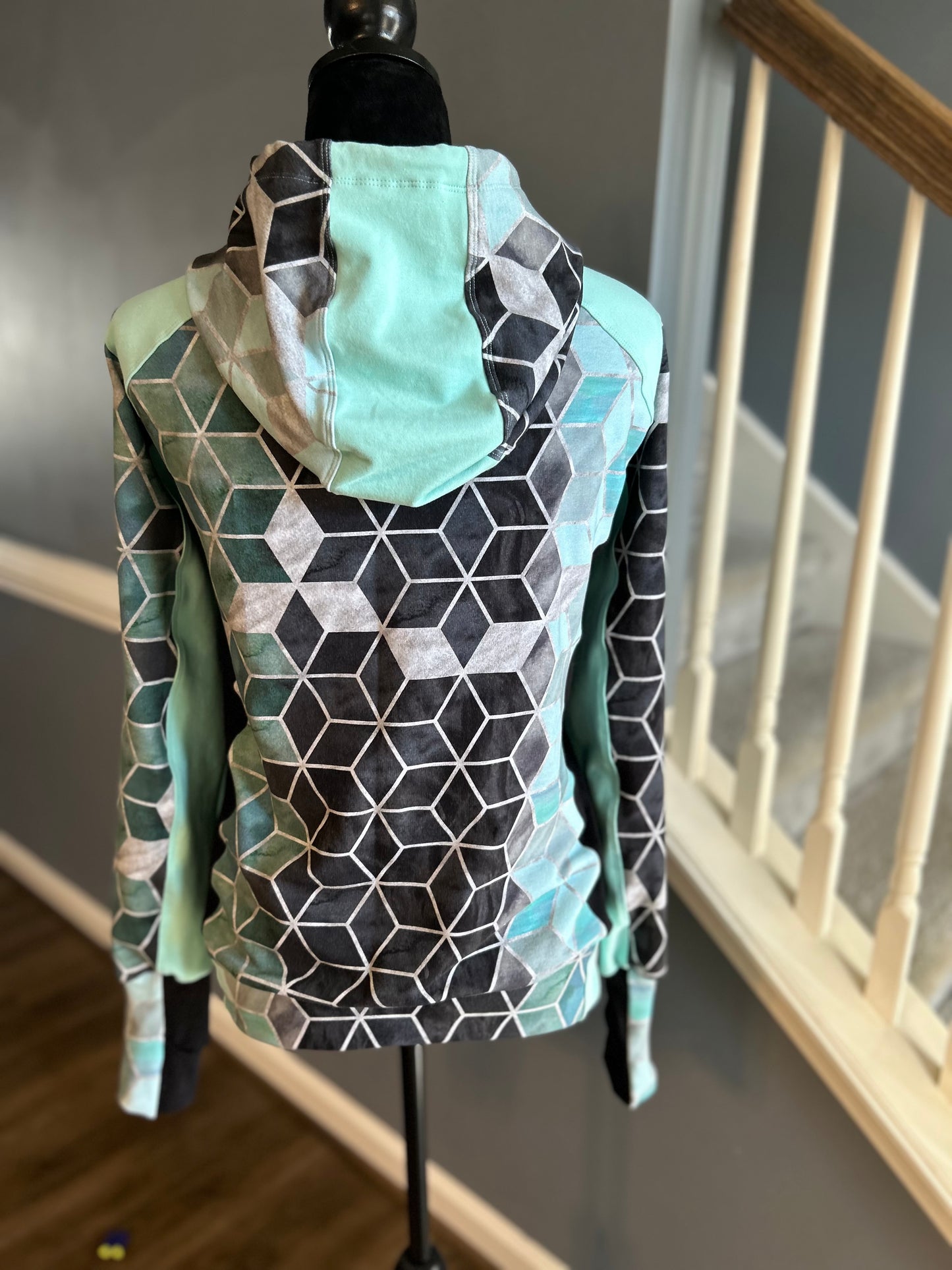 12 Women’s Geometric Colorblock Hoodie