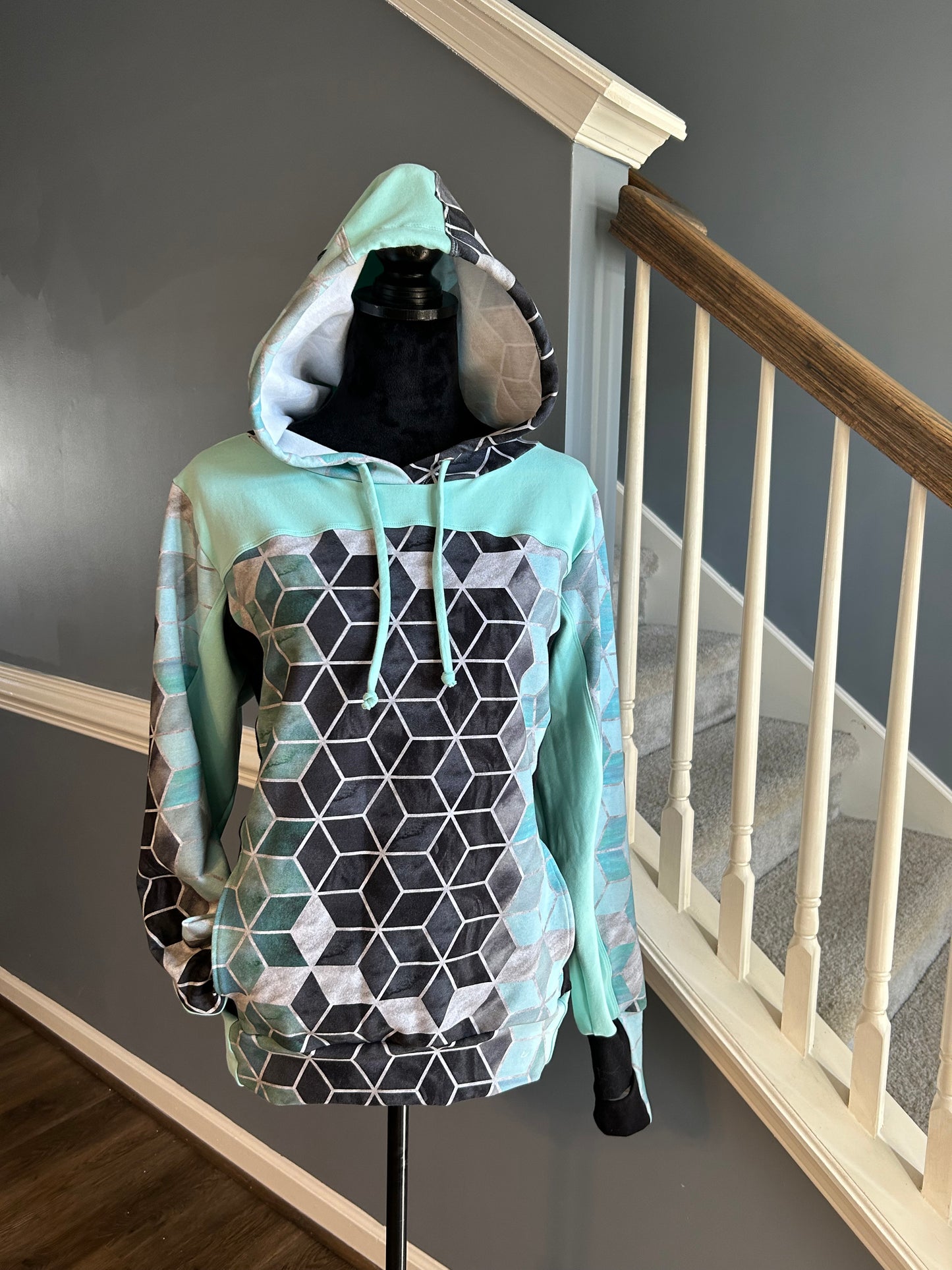 12 Women’s Geometric Colorblock Hoodie